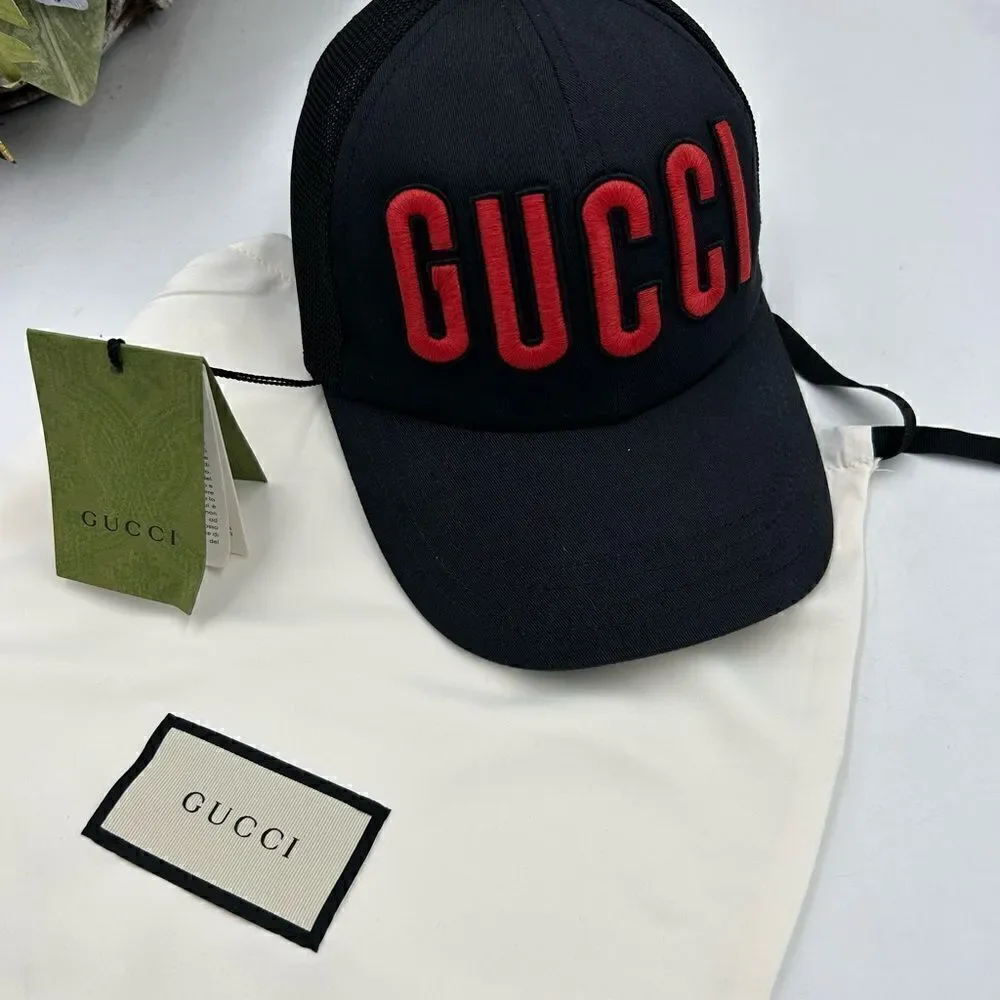 Unisex Gucci embroidered baseball cap size extra small adjustable made in Italy